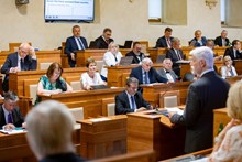 25. schůze Senátu - 19. 6. 2024 37957_eb19f427f4da4f329cf99d24719f15d1_big.jpg