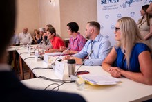 Kulatý stůl Za změnu zákonů pro kočku - 9. 8. 2024 455028184_3061505343988384_7350676614049398659_n.jpg