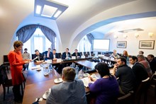 Kulatý stůl 25. 11. 2024 Kulatý stůl 25. 11. 2024